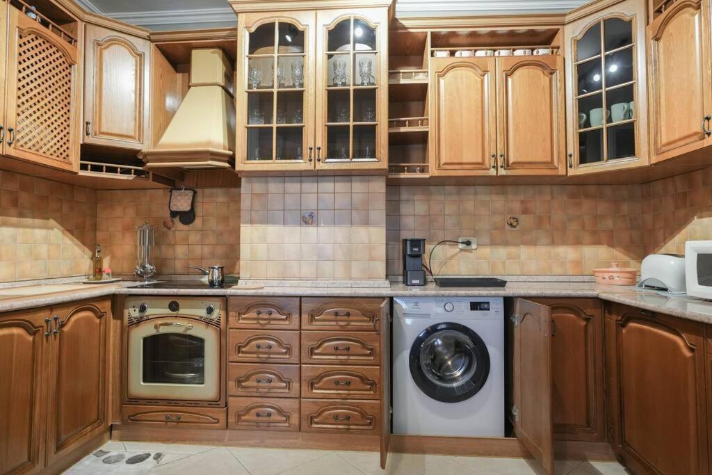 Staycation, City Center Apartment With Balcony Tirana Exteriér fotografie
