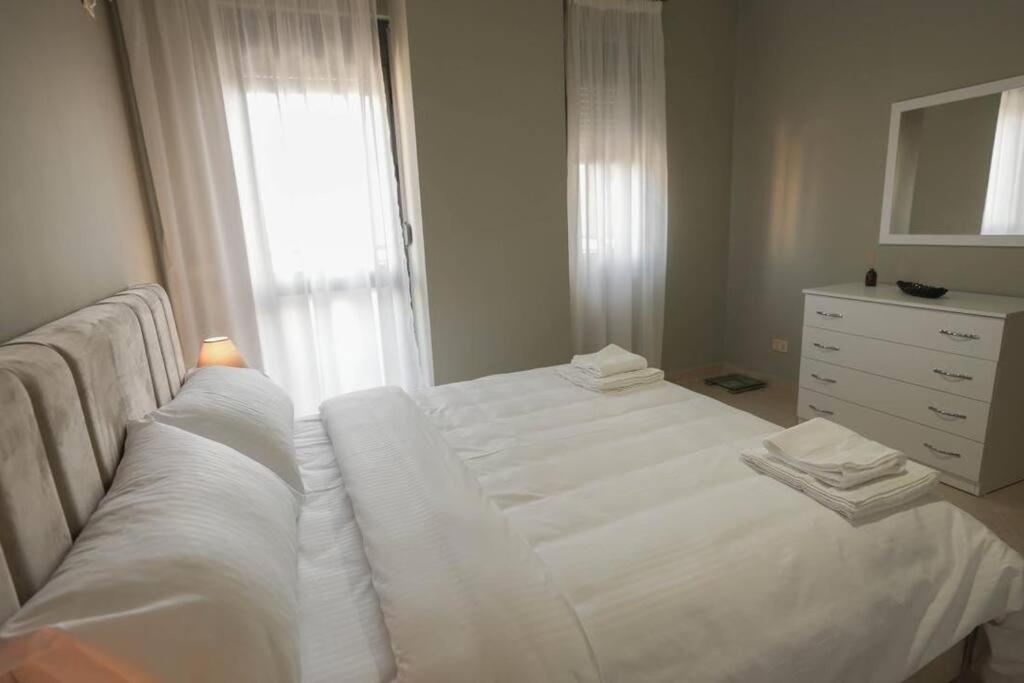 Staycation, City Center Apartment With Balcony Tirana Exteriér fotografie