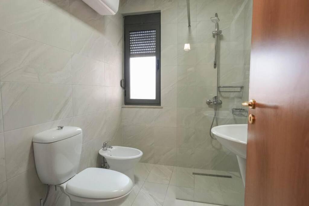 Staycation, City Center Apartment With Balcony Tirana Exteriér fotografie