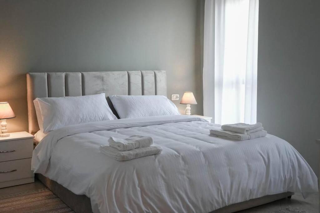 Staycation, City Center Apartment With Balcony Tirana Exteriér fotografie